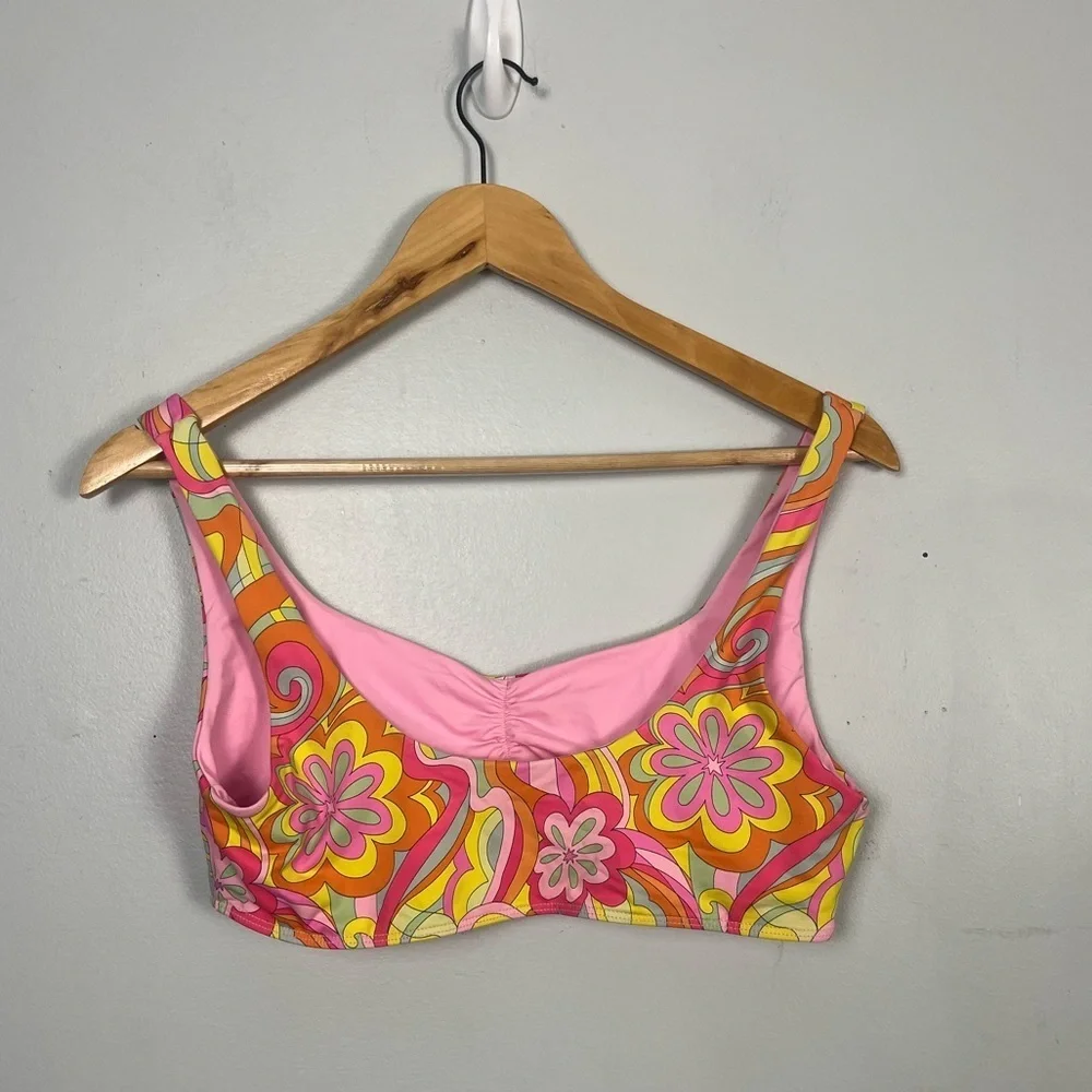 Frankie’s Bikinis x Hailee Steinfeld Far Out Collection swim top size large